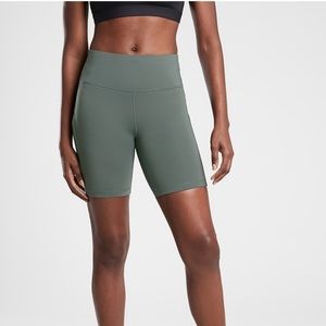 Athleta Ultimate Stash Pocket 7” Short - Medium